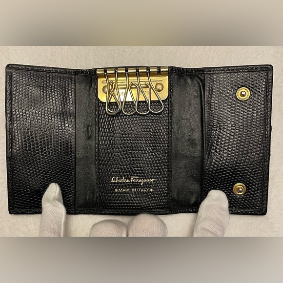 Salvatore Ferragamo Authentic Vintage Textured Black Key Holder - Picture 5 of 13